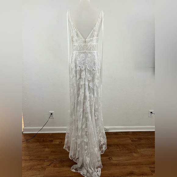 Willowby by Watters Aileene Wedding Dress - Picture 7 of 15